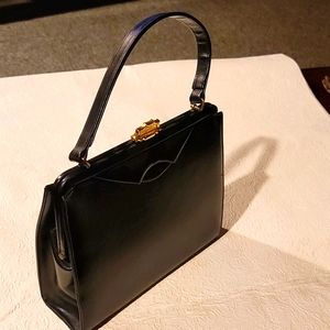 Black Purse w handle strap